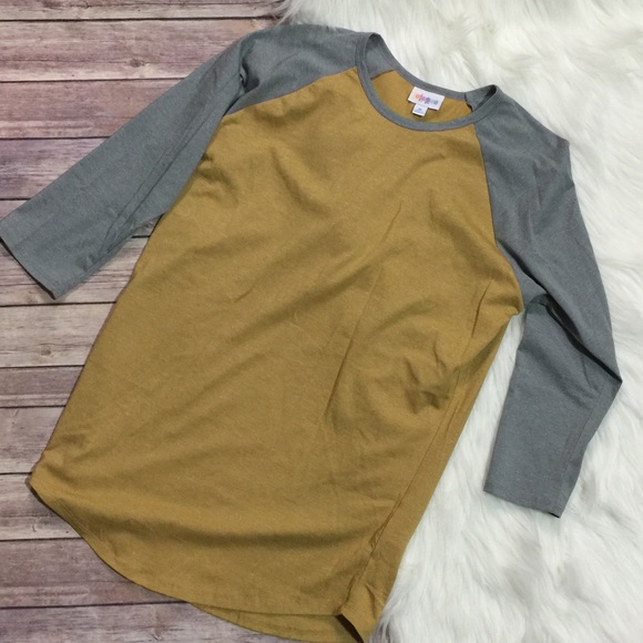LuLaRoe Tops - Lularoe Randy Solid Tee